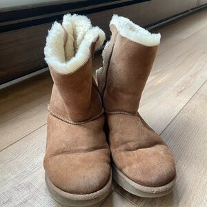 Cozy Tan Shearling Ugg Boots
